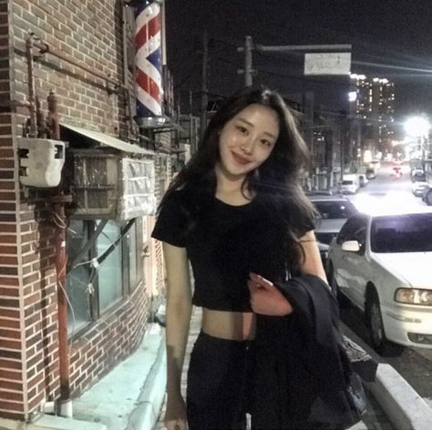 #yves #loona predebut photo Olivia Hye, Korean Girl, South Korean Girls, Kpop Girls, Tshirt Dress, Cool Girl, My Girl, Shirt Dress, On Twitter