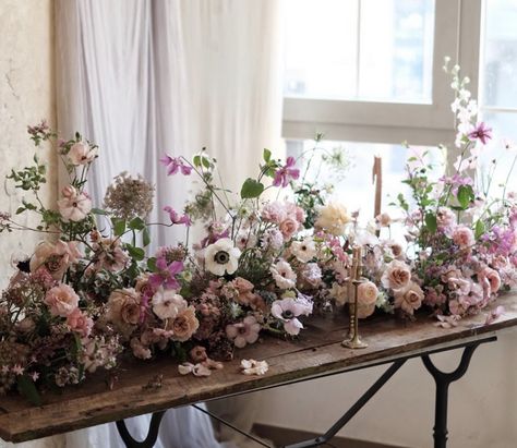 Floral Tablescapes, Wedding Pieces, Wildflower Wedding Theme, Wedding Dining, Garden Centerpiece, Pastel Wedding Flowers, Wedding Planning Decor, Flower Installation, Bridal Table