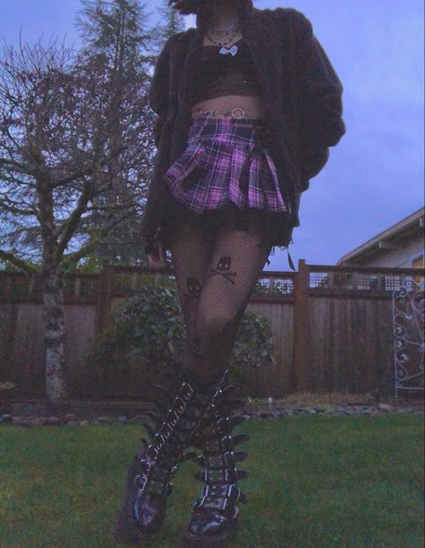 Damned 318 Outfit, Purple Plaid Skirt Outfit, Pink Goth Aesthetic Outfits, Pink Plaid Skirt Outfit, Goth Alt Aesthetic, Demonia Damned 318, Demonia Outfit, Alt Skirt, Goth Punk Outfits