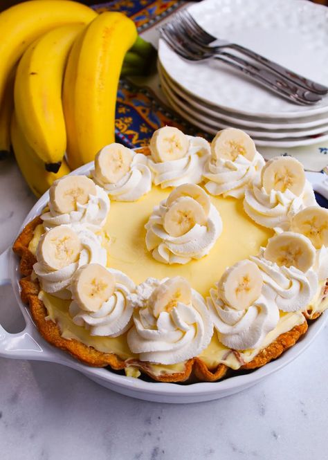 Banana Cream Pie - Maral in the Kitchen Crusty French Baguette Recipe, Homemade Banana Cream Pie, Roasted Vegetables With Chicken, Rolled Roast, Banana Cream Pie Recipe, Coleslaw Recipe Easy, Vanilla Filling, Meat Sauce Recipes, Baked Asparagus