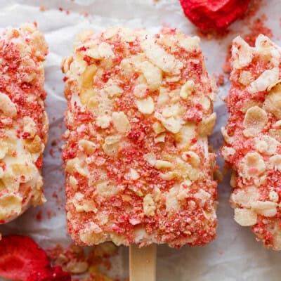 High-Protein Cottage Cheese Recipes Cottage Cheese Strawberry, Strawberry Shortcake Ice Cream Bars, Strawberry Shortcake Bars, Ice Cream Vanilla, Strawberry Shortcake Ice Cream, Peanut Butter Oats, Ice Cream Bars, Ice Cream Gelato, Homemade Popsicles