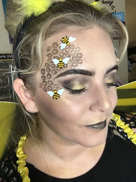 Halloween makeup Glam Bee. Face Paint Kids Easy, Bumble Bee Makeup, Bee Costume Makeup, Halloween Makeup Glam, Bee Face Paint, Bumblebee Makeup, Glam Halloween Makeup, Bee Costume Diy, Queen Bee Costume