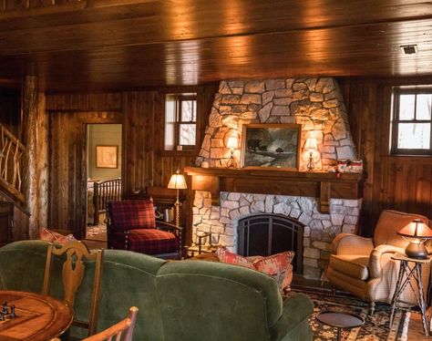 Cabin Stone Fireplace, Cabin Fireplace Ideas, Living Room 70s, Hunter House, Hunters Cabin, Stone Cabin, Cabin Fireplace, Rustic Fireplace, Witchy Room