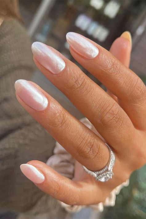 Hailey Bieber Nails On Short Nails, French Tip Hailey Bieber Nails, Best Colour For Nails, Nails Colours 2023, Almond Colour Nails, Hailey Baldwin Style Nails, Best Nail Color For Summer 2024, Pearl Glazed Donut Nails, Glazed Donut Nails Shellac