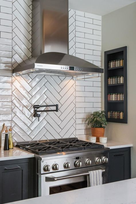 Modern Black and White Kitchen with White Herringbone Tile Backsplash White Herringbone Tile Backsplash, White Herringbone Backsplash, White Herringbone Tile, Herringbone Tile Backsplash, Fixer Upper Kitchen, White Kitchen Backsplash, Herringbone Backsplash, Kitchen Backsplash Designs, Backsplash Designs