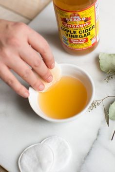 Apple Cider Vinegar | 10 Keratosis Pilaris Remedies Keratosis Pilaris Remedy, Warts Removal, Acne Beauty, Coffee Facial, Hello Glow, Natural Acne, Keratosis Pilaris, Homemade Lotion, Home Remedies For Hair