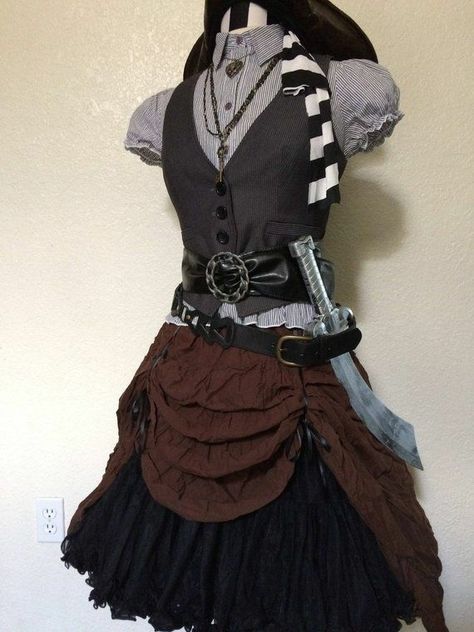 Steampunk Pirate Costume, Punk Pirate, Pirate Halloween Costume, Pirate Costume Diy, Pinstripe Blouse, Pinstripe Vest, Pirate Costumes, Pirate Cosplay, Female Pirate Costume