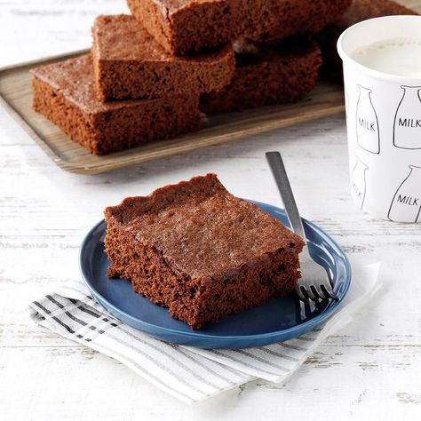 Cocoa Cake Brownies Cake Brownies Recipe, Basic Brownie Recipe, Cake Like Brownies, Brownie Cake Recipe, Cocoa Powder Recipes, Cake Brownies, Toffee Chips, Cocoa Brownies, Cocoa Cake