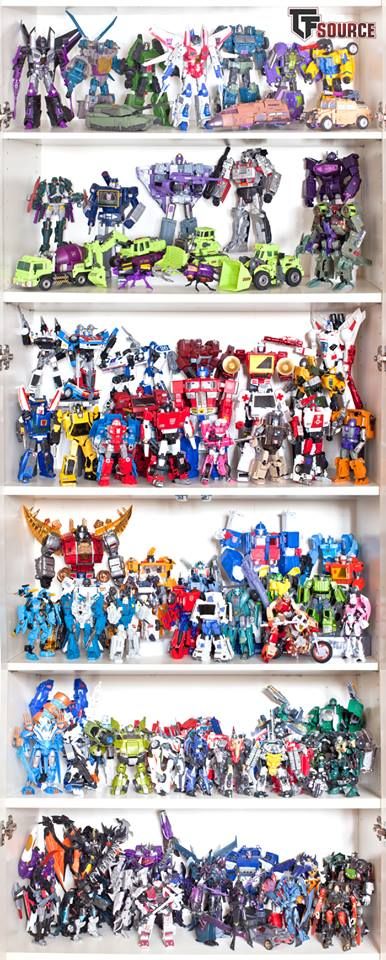 Transformers Display Ideas, Transformers Collection Display, Transformers Display, Transformer Toys, Geek Room, Transformers Masterpiece, Transformers Collection, Action Figure Display, Transformers Optimus