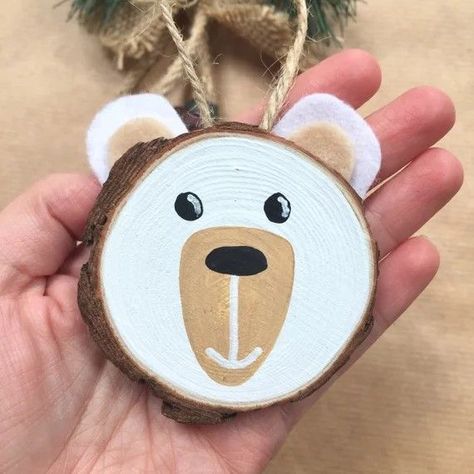 Polar Bear Ornaments, Wood Slice Art, Bear Animal, Wood Slice Ornament, Wood Christmas Ornaments, Wooden Ornament, Christmas Ornament Crafts, Noel Christmas, Ornament Crafts