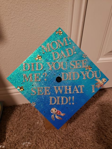 Finding Nemo Cap Decoration, Dory Cap Graduation, Big Fish Graduation Cap, Graduation Cap Designs Finding Nemo, Squirt Graduation Cap, Lightning Mcqueen Grad Cap, Graduation Cap Disney Designs, Car Graduation Cap Ideas, Finding Nemo Graduation Cap