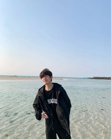 Welcome To My House, Stray Kids Seungmin, Beach Kids, Lee Min Ho, K Idols, Lee Know, Instagram Update, Boyfriend Material, Boy Bands