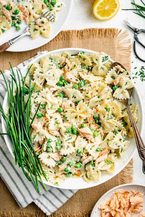 Salmon Pasta Salad Recipes, Salmon Pasta Salad, Pasta Salad Salmon, Lemon Pepper Salmon, Keto Broccoli Cheese Soup, Dill Dressing, Healthy Pasta Salad, Green Bean Salads, Salmon Pasta