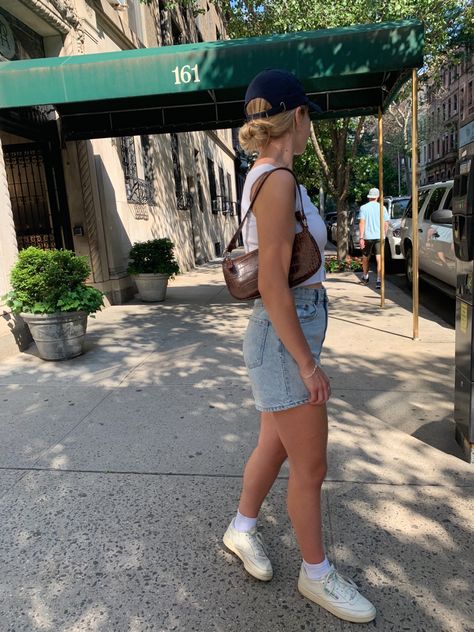 Trendy. Fashion. Indie. Fun. New York. NYC Summer New York Outfits, City Outfits Summer, City Aesthetic Outfit, New York Outfits Spring, New York City Outfits Summer, London Outfit Summer, Summer Nyc Outfits, Summer Outfits Nyc, Summer In New York City