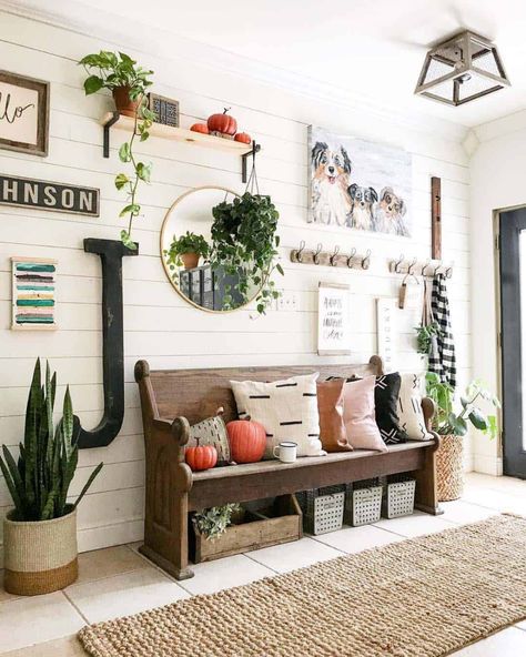 31 Cozy And Inviting Farmhouse Entryway Decorating Ideas