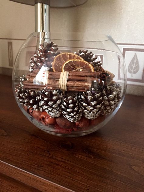 Glass Fish Bowl Christmas Ideas, Fish Bowl Ideas Decorations, Fish Bowl Decor, Fish Bowl Decorations, Fishbowl Centerpiece, Glass Fish Bowl, Mantle Ideas, Christmas Centers, Diy Deco