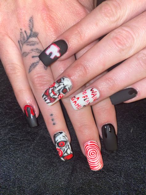 Slasher Movie Nails, Saw Halloween Nails, Horror Movie Nails Acrylic, Saw Movie Nails, Halloween Nails Scary Movie, Saw Nails Halloween, Jigsaw Nails Halloween, Jigsaw Nails, Halloween Nails Scary