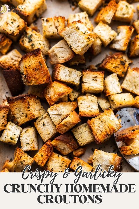 This easy homemade crouton recipe combines simple pantry ingredients into perfectly garlicky, crunchy, crispy and flavor-packed croutons in just 15 minutes! Use these croutons for caesar salads, soups, or ever crush them into breadcrumbs! Crouton Recipe, Cheesy Croutons, Caesar Salads, Crouton Salad, Vegan Caesar Salad, Crouton Recipes, Italian Diet, Vegan Dinner Recipes Easy, Creamy Mushroom Soup