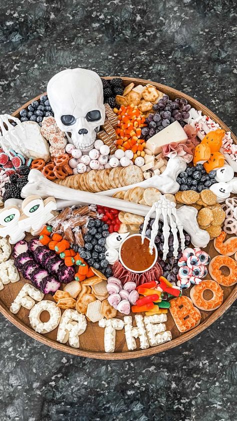 Charturie Boards, Halloween Board, Charcuterie Boards, Charcuterie Board, Halloween Treats, Spooky Season, Party Time, Halloween Wreath, Halloween