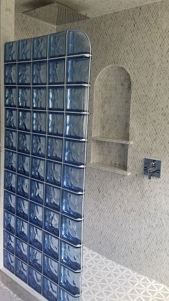 Glass Block Inspiration - Quality Glass Block Glass Brick Shower Wall, Glass Bricks In Bathroom, Glass Cube Wall, Glass Bricks Ideas, Glass Brick Bathroom, Glass Block Kitchen, Glass Block Bathroom, Colored Glass Block, Glass Bathroom Wall