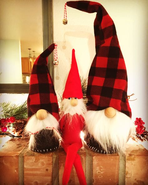 Elf On The Shelf With Gnomes, Tomte Gnome, Elf Accessories, Elf On Shelf, Easy Elf, Elf Ideas, Shelf Ideas, Christmas Gnome, On The Shelf