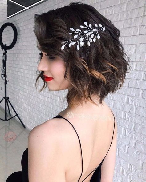 Christmas Hairstyles for Short Hair 2023 18 Ideas - women-club.online Short Hoco Hairstyles, Matric Dance Hairstyles, Sleek Short Hair, Low Ponytail Hairstyles, Sophisticated Hairstyles, Hoco Hair Ideas Half Up, Extension Hair, Really Short Hair, Vlasové Trendy