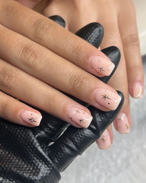 The Best Nail Shapes For Your Zodiac Sign, From “Duck Nails” To XL Tips Gel Nail Manicure Designs, Star Biab Nails, Biab Nails Stars, Nude Gel Nails With Design, Biab Nail Inspiration Short, Star Sign Nails, Biab Designs, Best Nail Shape, Zodiac Nail Designs