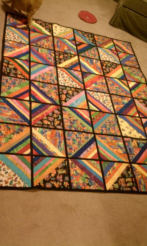 Crazy Quilts Patterns, Big Block Quilts, Kaffe Fassett Quilts, String Quilt, Quilting Designs Patterns, Scrappy Quilt Patterns, Quilt Sewing Patterns, Geometric Quilt, String Quilts