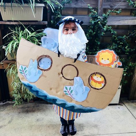 Noah Costume Bible Diy, Easy Bible Character Costumes, Bible Characters Costumes, Noahs Ark Costume, Bible Character Costumes, Book Week Characters, Biblical Costumes, Book Character Costumes, Bible Activities For Kids