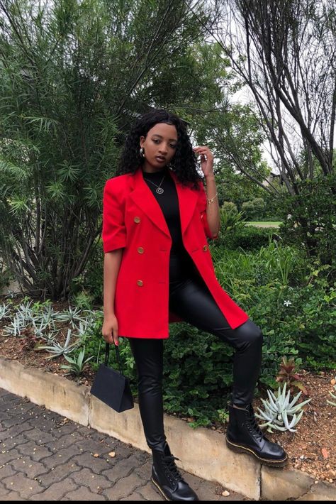 red blazer outfit leather pants doc martens winter autumn fall inspo ootd black girl classy elegant baddie Red Blazer Outfit Winter, Outfits With Red Blazer, Red Blazer Outfit Classy, Red Blazer Outfit Casual, Doc Martens Winter, Red Pumps Outfit, Red Blazer Outfit, Blazer Design, Edgy Classic