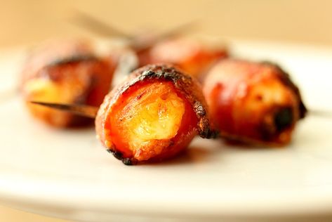 Stuffed Apricots, Feast Ideas, Apricot Recipes, Bacon Appetizers, Cheese Wrap, Best Appetizer Recipes, Dinner Bell, Recipes Appetizers And Snacks, Food And Recipes