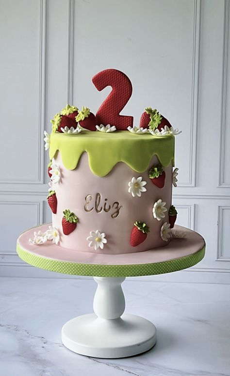 Strawberry Shortcake Character Cake, Berry 1st Birthday Cake, Strawberry Theme Cake, Strawberry Shortcake Theme Cake, Strawberry Birthday Cake, Cake Lettering, Strawberry Shortcake Characters, Strawberry Shortcake Party, Cow Birthday