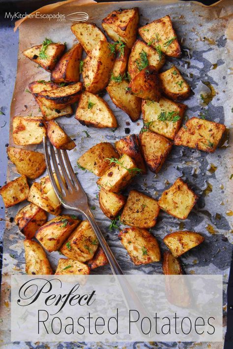 The best roasted potato recipe you will ever try! Includes instructions for both oven and air fryer Lemon Roasted Potatoes, Potatoes Crispy, Roasted Baby Potatoes, Potatoes In Oven, Crispy Garlic, Roasted Potato Recipes, Lemon Potatoes, Easy Potato Recipes, Vegetarian Breakfast Recipes