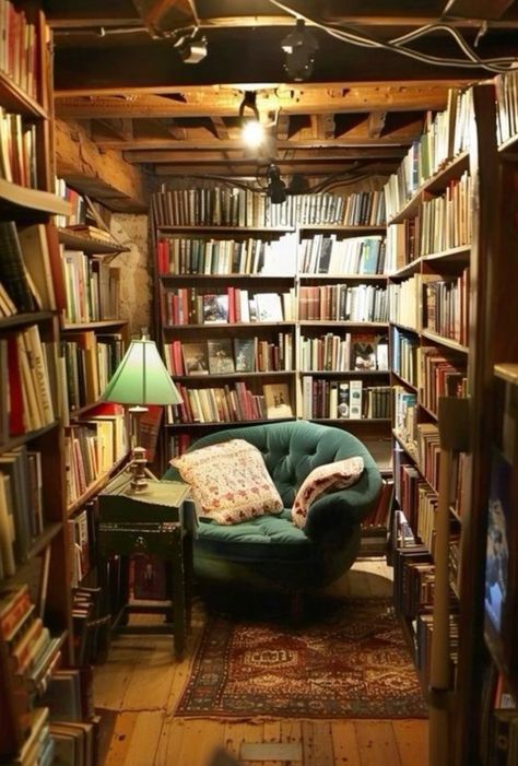 Rainy Living Room, Diy Study Room Decor, Diy Study Room, Small Reading Room, Nook In Bedroom, Reading Nook In Bedroom, Cluttered House, Modern Attic, Cottage Library