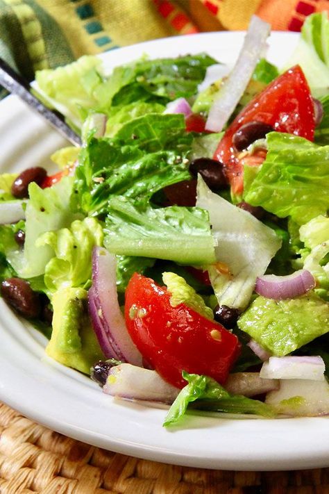 This Cuban salad is a quick and easy salad recipe! Make this classic Cuban salad using romaine lettuce, tomatoes, avocados, black beans, honey, and lime juice. You will love making this salad for lunch, dinner, or a side dish! Side Dishes For Cuban Sandwiches, Cuban Vegetables, Cuban Side Dish Recipes, Cuban Salad Recipes, Cuban Vegetables Side Dishes, Cuban Recipes Salads, Cuban Salad, Cuban Lunch, Romaine Lettuce Recipe