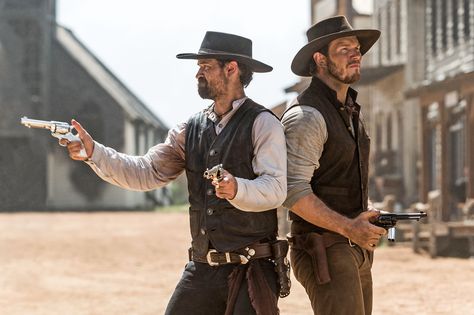 Vasquez and Faraday - The Magnificent Seven Magnificent Seven 2016, Arte Cowboy, Magnificent 7, Magnificent Seven, Western Hero, Oliver Stone, The Magnificent Seven, Western Film, The Lone Ranger