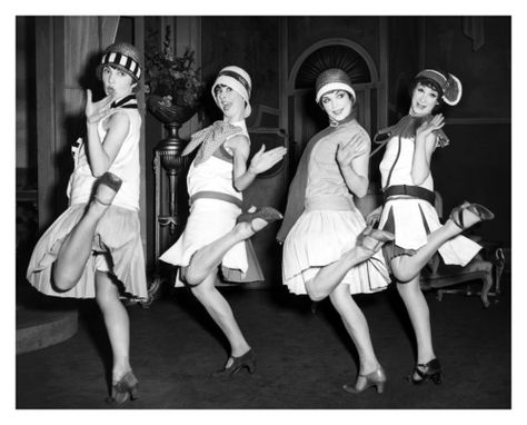 Flapper Outfit, Style Année 20, Flapper Girls, Idda Van Munster, Vegas Showgirl, Isadora Duncan, Four Women, Louise Brooks, Josephine Baker