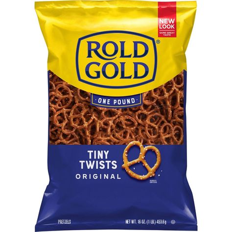 Between the one-of-a-kind flavor and crispy texture of ROLD GOLD pretzels, you just might fall in love with this golden baked snack all over again every time you take a break. Try them with peanut butter, hummus or on their own to take your break to a whole new level! Easy Holiday Treats, Pretzel Snacks, Pretzel Twists, Frito Lay, Pretzel Dip, Mini Pretzels, No Bake Snacks, Layer Cakes, Snacks For Work