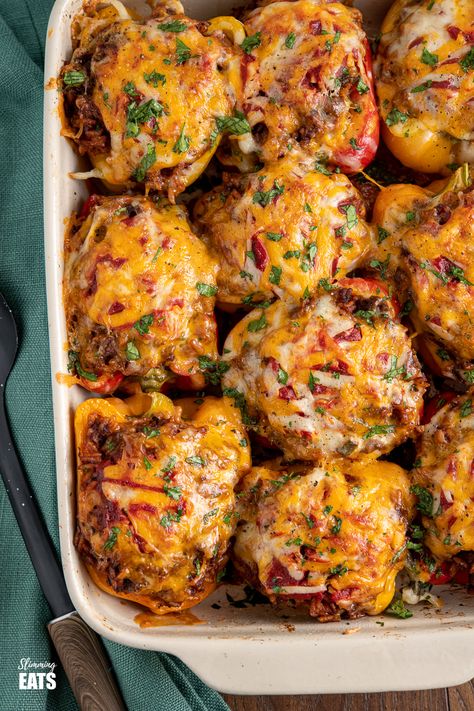 Stuffed Peppers - the ultimate stuffed peppers with ground beef (mince), rice and a delicious melted cheesy topping. An easy One Pot to Oven recipe. #peppers #beef #tomatoes #rice #stuffed #slimmingworld #weightwatchers #cheese Shells Stuffed, Speed Foods, Beef And Rice, Cooking With Olive Oil, Stuffed Shells, World Recipes, Daily Meals, Weight Watchers Meals, Other Recipes