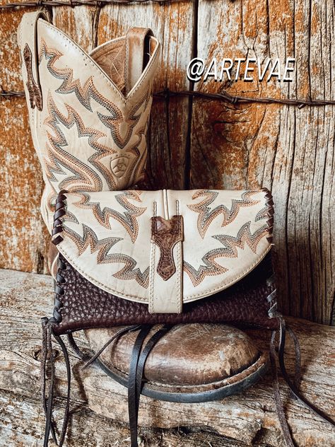 Old Cowboy Boots Crafts, Repurpose Cowboy Boots Projects, Western Sewing Projects, Purse Made From Cowboy Boots, Leather Purse Diy, Western Leather Bags With Concho Details, Western Clutch Purse, Cowboy Boot Crafts, Old Cowboy Boots