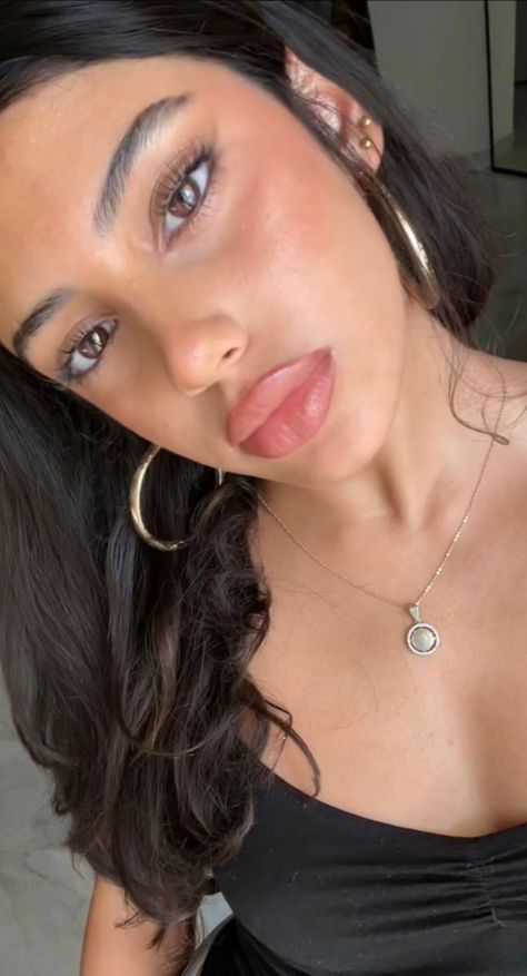 Clwan Girl Asthetic, Brown Girl Clean Makeup, Clean Latina Makeup, Latina Clean Girl Makeup, Latina Natural Makeup, Light Skin Girl Makeup, Natural Latina Makeup, Latina Girl Aesthetic, Latina Makeup Looks