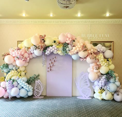 Butterfly Flower Balloon Garland, Fairytale Backdrop Birthday, Pastel Balloon Backdrop, Spring Balloon Garland, Fairy Birthday Themes, 50th Birthday Themes, Fairy Garden Cake, Fairy Garden Birthday Party