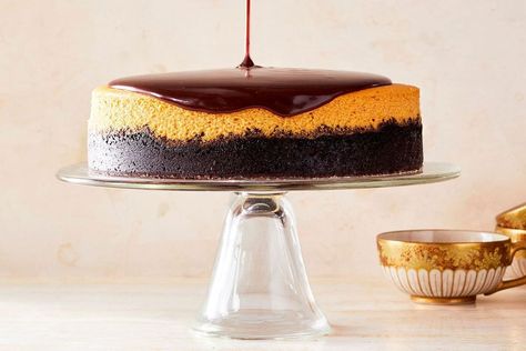 From fudgy brownies to silky pudding pies and cheesecakes, we've gathered our favorite make-ahead desserts. They're just right for entertaining—or you can make these sweet treats now and enjoy them later. Pumpkin Chocolate Cheesecake, Pumpkin Dessert Recipes, Chocolate Wafer Cookies, Cream Cheese Desserts, Chocolate Pumpkin, Make Ahead Desserts, Thanksgiving Food Desserts, Pumpkin Recipes Dessert, Cheese Dessert