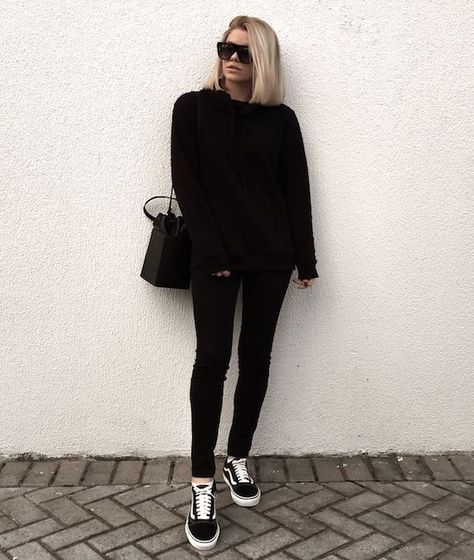 All Black Vans Outfit, Black Vans Outfit, All Black Outfits For Women, All Black Vans, Casual Classy Outfits, Black And White Outfit, Winter Outfits For School, Vans Outfit, Black Vans