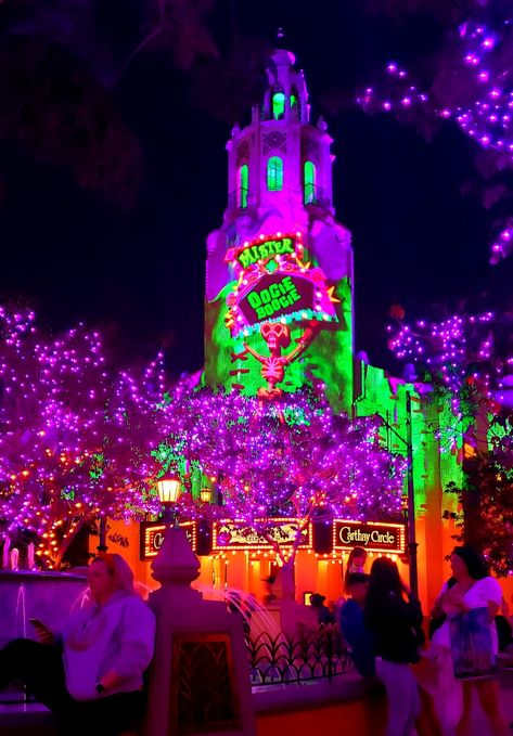 Disneyland Oogie Boogie Bash, Oogie Boogie Aesthetic, Oogie Boogie Bash Disneyland, Mr Oogie Boogie, Kingdom Hearts Worlds, Disney Statues, Oogie Boogie Man, Oogie Boogie Bash, Boogie Man