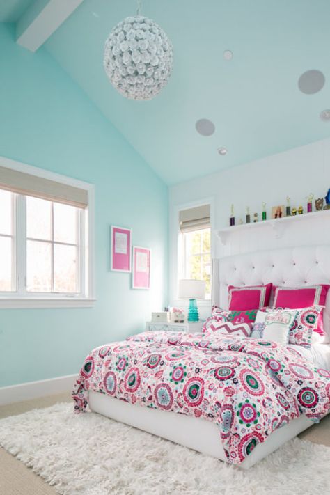 Inspiring Teenage Bedroom Ideas on Frugal Coupon Living. Creative DIY decor for your tween girl to teenager leaving for home. Girls Bedroom Turquoise, Blue Teen Girl Bedroom, Mint Bedroom, Turquoise Room, Bedroom Turquoise, Brighter Bedroom, Decor Ikea