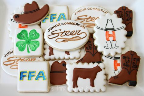 Western Houston Livestock Show and Rodeo 4H FFA steer cookies by The Pink Mixing Bowl! 4h Cookies, Ffa Cookies Decorated, Ffa Cookies, 4-h Cookies Decorated, 4-h Cupcakes, Livestock Pen Decorations, Ffa Show Pigs, Cowgirl Cookies, Cookie Baskets