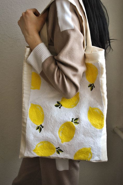 Cute Tote Bag Ideas, Punch Needle Tote Bag, Punch Needle Bag, Lemon Bag, Diy Tote Bag Design, Punch Needle Rug, Trending Diy, Handpainted Tote Bags, Canvas Bag Design