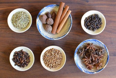 Pho Spice Blend Pho Seasoning, Homemade Hoisin Sauce Recipe, Pho Spices, Pho Broth, Whole Spices, Homemade Spice Mix, Spice Blends Recipes, Diy Spices, Broth Recipes