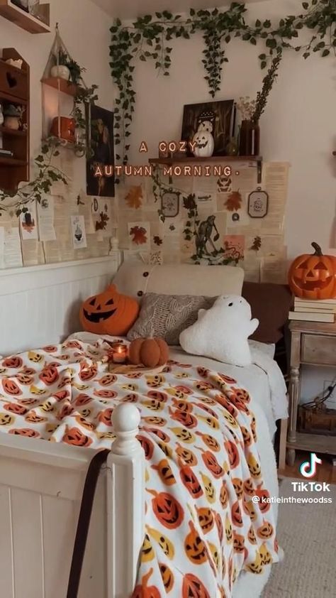 Fall Room Ideas, Autumn Room, Halloween Bedroom Decor, Holiday Bedroom, Fall Room Decor, Fall Bedroom Decor, Halloween Bedroom, Holiday Room, Halloween Room Decor